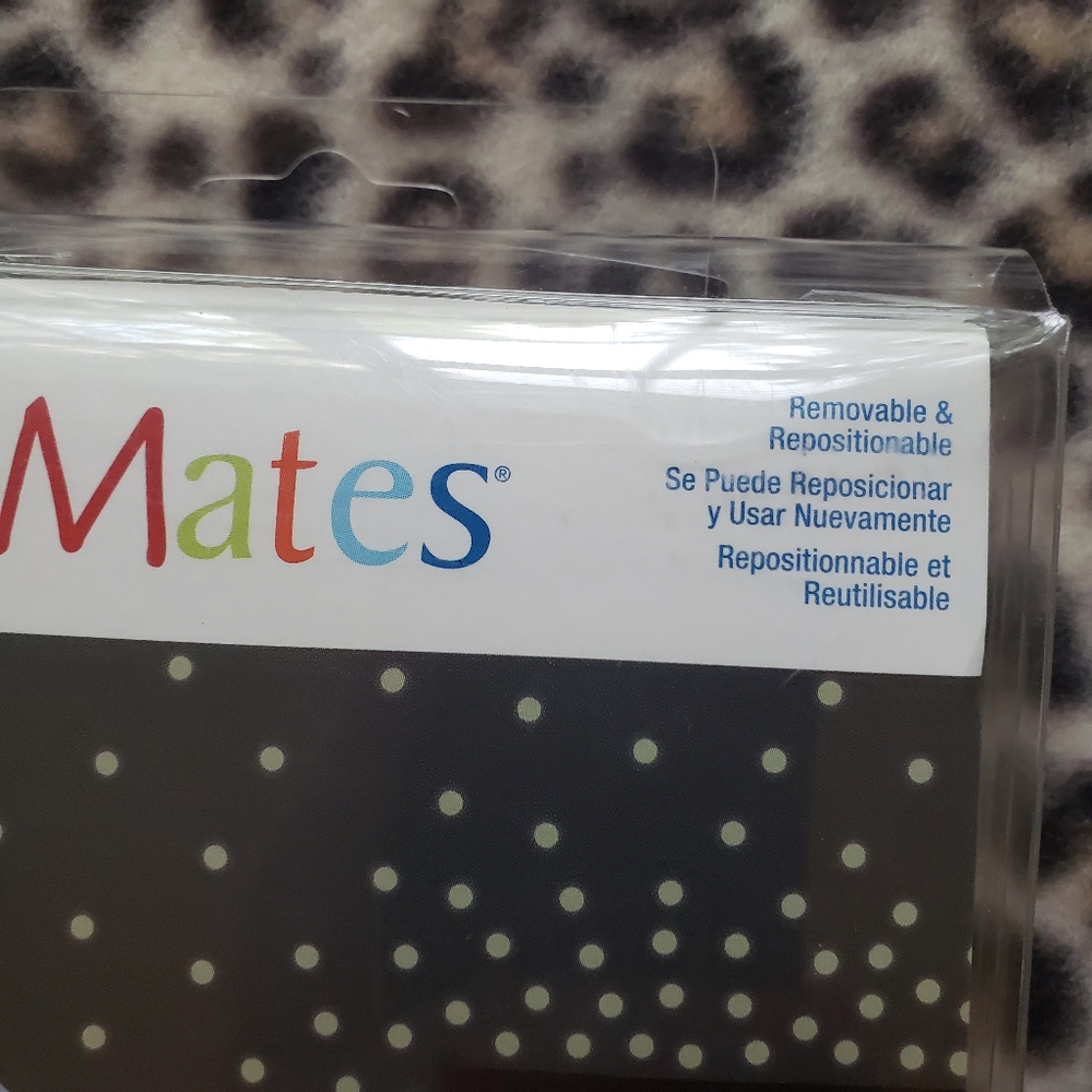RoomMates Glow in the Dark Dots Peel and Stick Wall Decals, Brand New, 180 Total - Picture 2 of 9